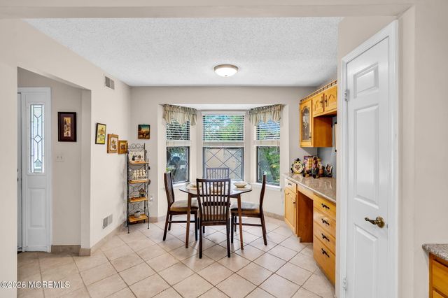4 Hampton Drive, Marlboro, NJ 07746