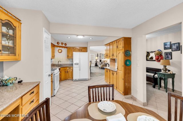 4 Hampton Drive, Marlboro, NJ 07746