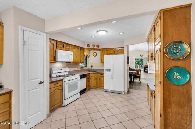 4 Hampton Drive, Marlboro, NJ 07746