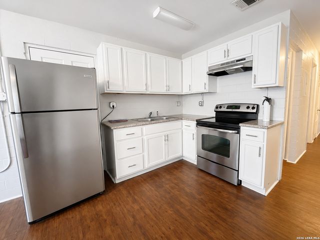 1536 W Hollywood Ave, San Antonio, TX 78201