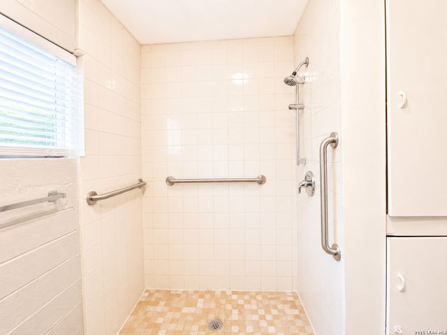 1536 W Hollywood Ave, San Antonio, TX 78201
