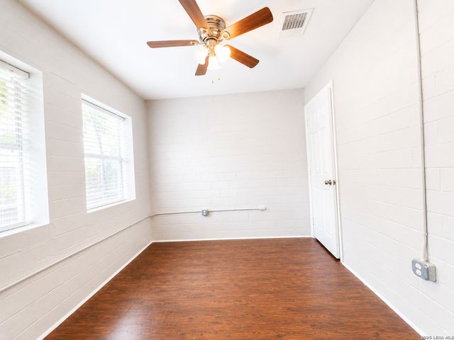 1536 W Hollywood Ave, San Antonio, TX 78201