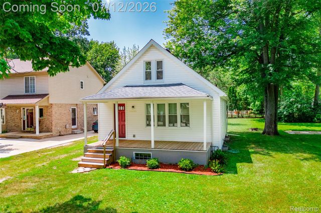 25450 6th Street, Grosse Ile Township, MI 48138