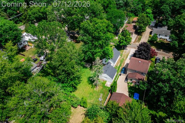 25450 6th Street, Grosse Ile Township, MI 48138