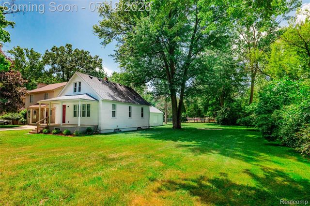 25450 6th Street, Grosse Ile Township, MI 48138