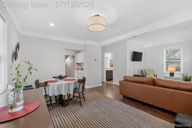 25450 6th Street, Grosse Ile Township, MI 48138