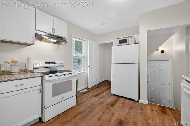 25450 6th Street, Grosse Ile Township, MI 48138