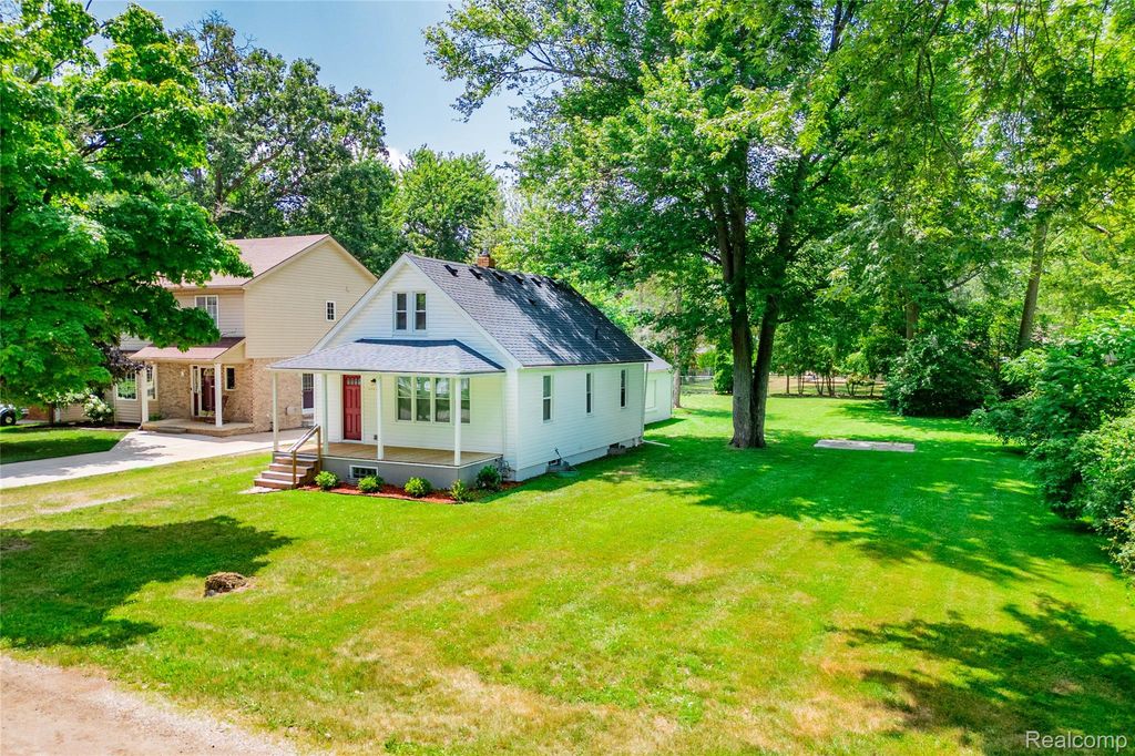25450 6th Street, Grosse Ile Township, MI 48138