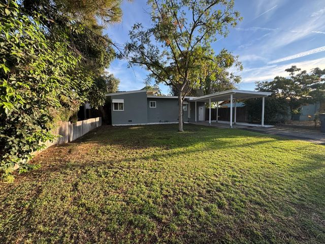 1116 W Dakota Avenue, Fresno, CA 93705