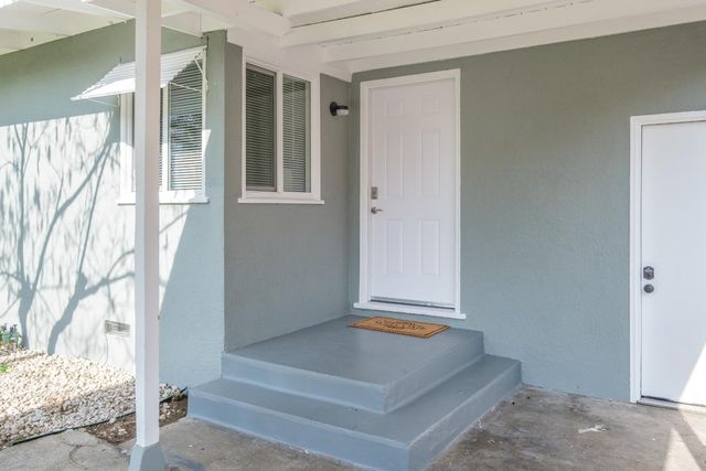 1116 W Dakota Avenue, Fresno, CA 93705