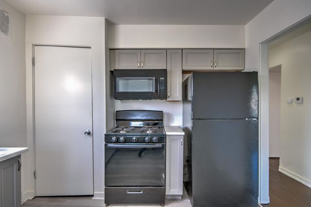1450 W 35th Avenue, Gary, IN 46408