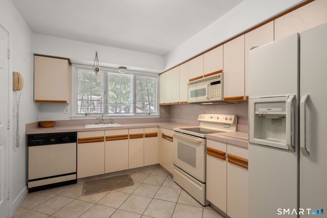 41 Tunxis Village 41, Farmington, CT 06032