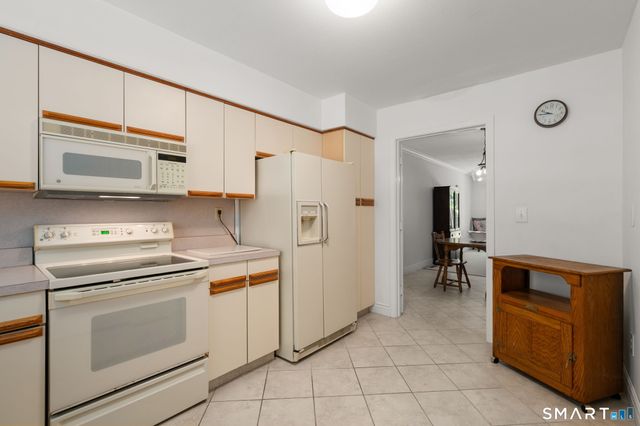 41 Tunxis Village 41, Farmington, CT 06032
