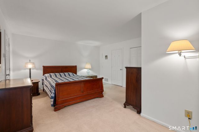 41 Tunxis Village 41, Farmington, CT 06032