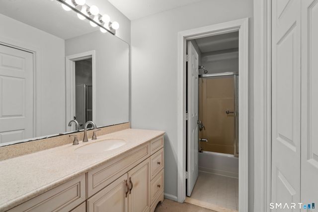 41 Tunxis Village 41, Farmington, CT 06032