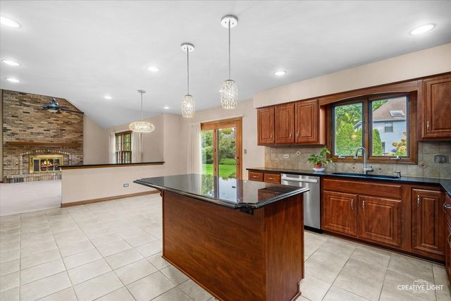 475 Prairie Knoll Drive, Naperville, IL 60565