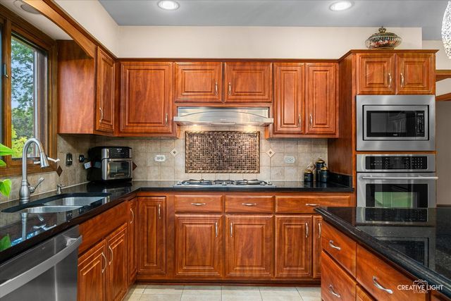 475 Prairie Knoll Drive, Naperville, IL 60565