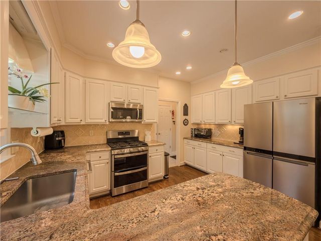 4284 Cedar Bluff Way, Lilburn, GA 30047