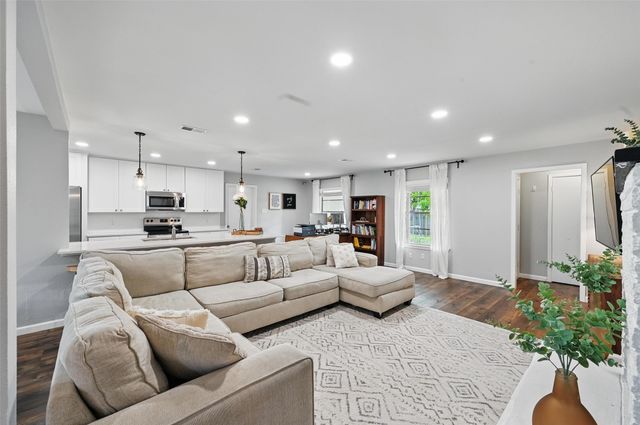 2108 Stonegate Drive N, Bedford, TX 76021