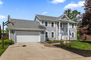2490 Lakeside Drive, Aurora, IL 60504