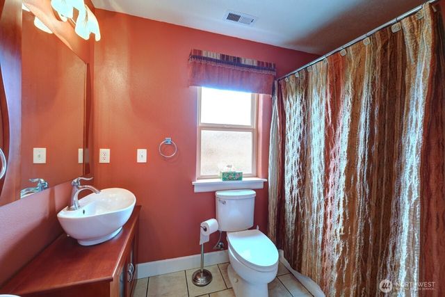 32500 G St, Ocean Park, WA 98640