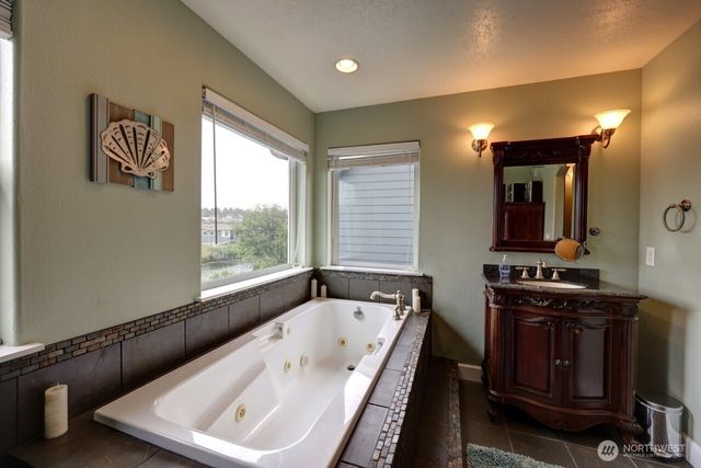 32500 G St, Ocean Park, WA 98640