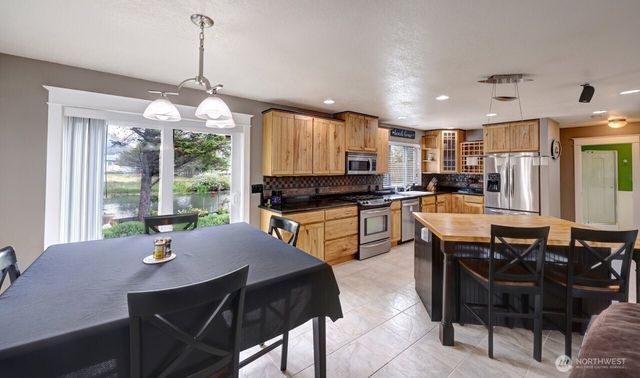 32500 G St, Ocean Park, WA 98640