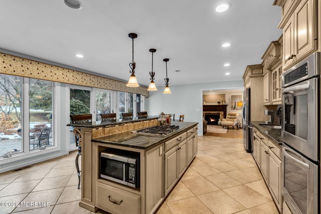 6 Flora Drive, Holmdel, NJ 07733