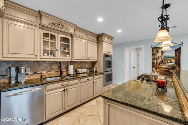 6 Flora Drive, Holmdel, NJ 07733