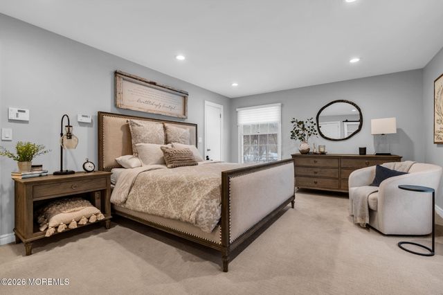 6 Flora Drive, Holmdel, NJ 07733