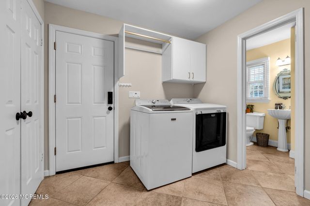 6 Flora Drive, Holmdel, NJ 07733