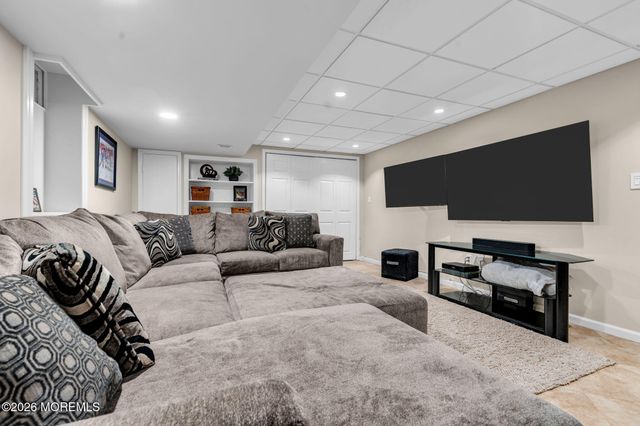 6 Flora Drive, Holmdel, NJ 07733