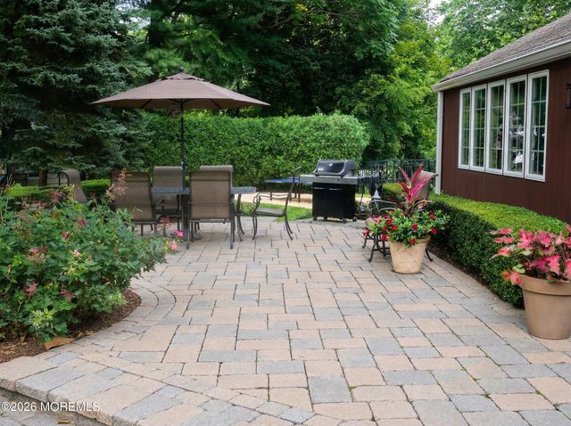 6 Flora Drive, Holmdel, NJ 07733