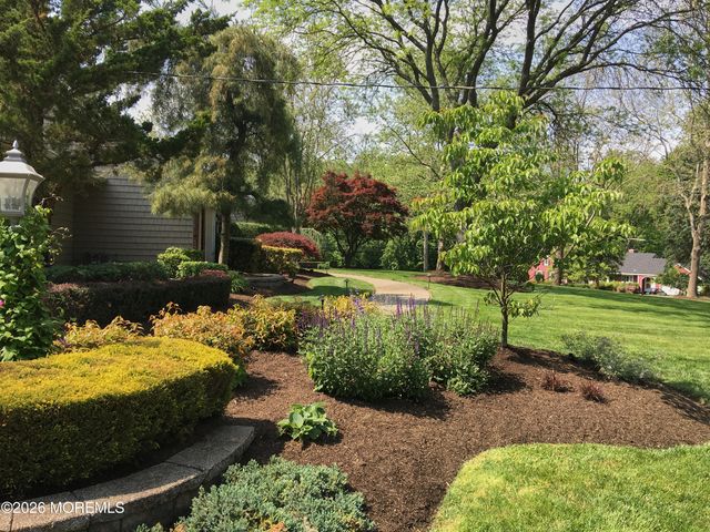 6 Flora Drive, Holmdel, NJ 07733