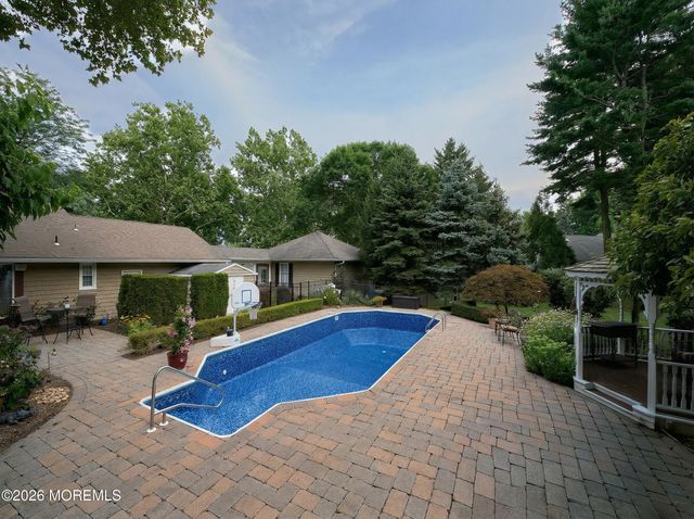 6 Flora Drive, Holmdel, NJ 07733