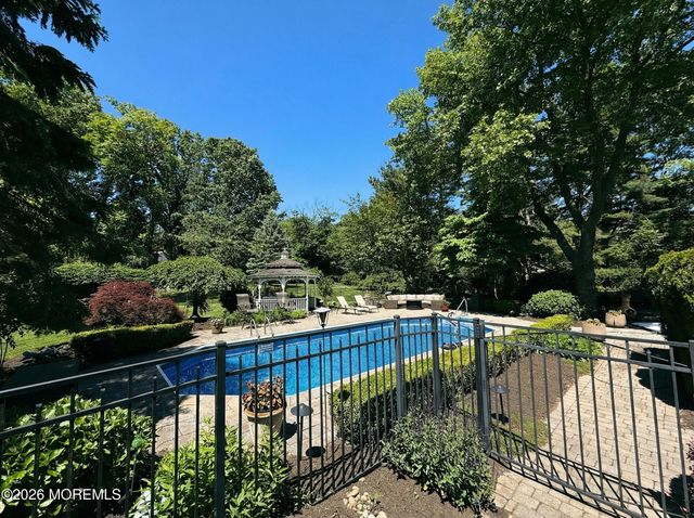 6 Flora Drive, Holmdel, NJ 07733