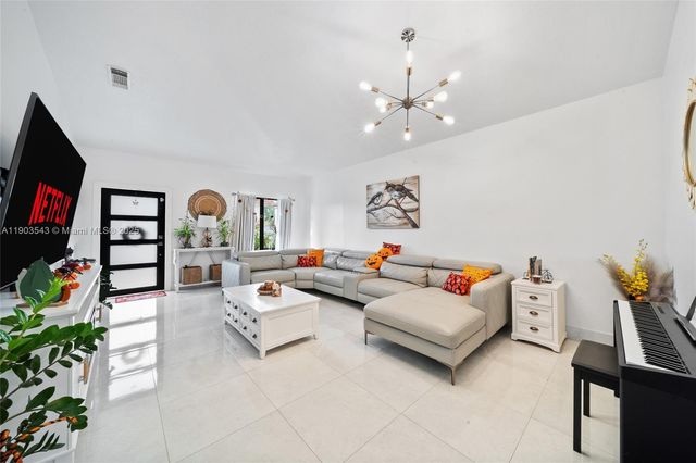 12715 NW 11th Ter, Miami, FL 33182