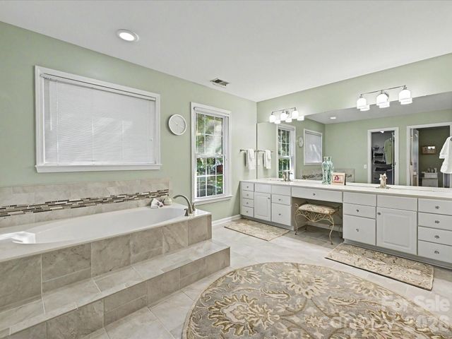 5710 Kinglet Lane, Charlotte, NC 28269