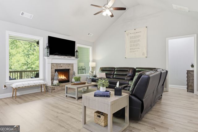 281 Charlotte Drive, Hoschton, GA 30548