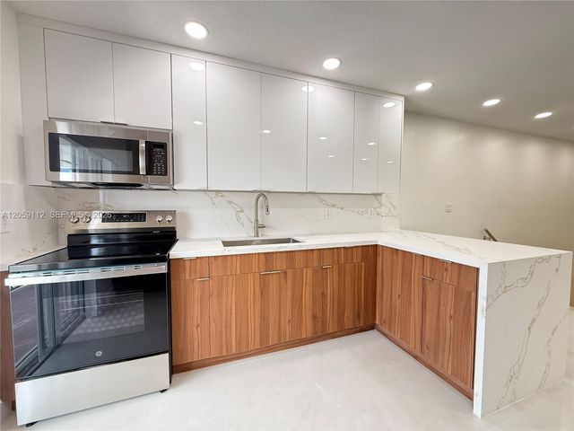 3514 W 76th St 201, Hialeah, FL 33018