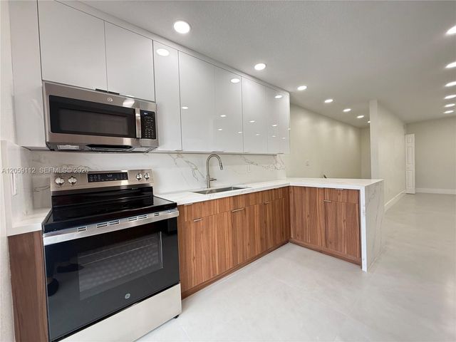 3514 W 76th St 201, Hialeah, FL 33018