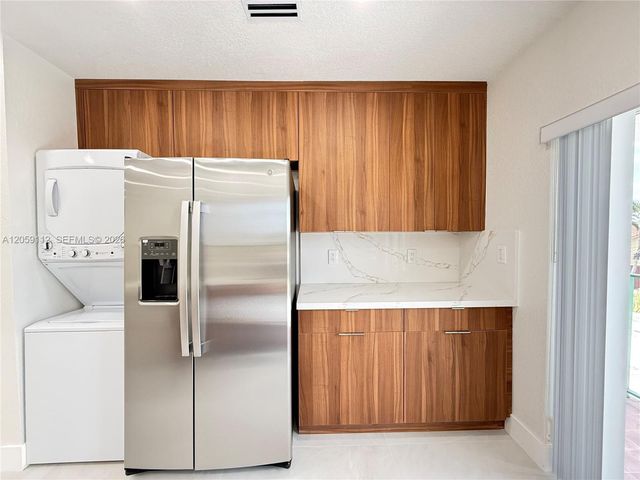3514 W 76th St 201, Hialeah, FL 33018