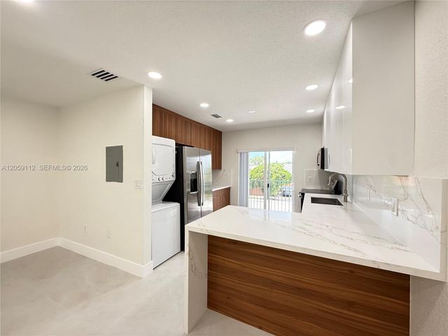 3514 W 76th St 201, Hialeah, FL 33018