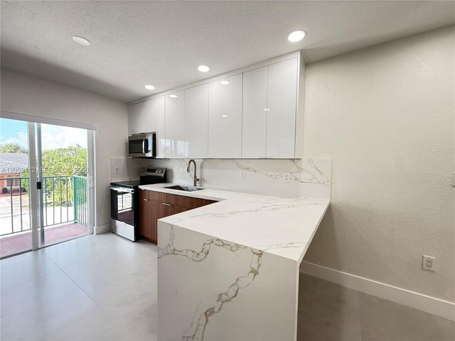 3514 W 76th St 201, Hialeah, FL 33018