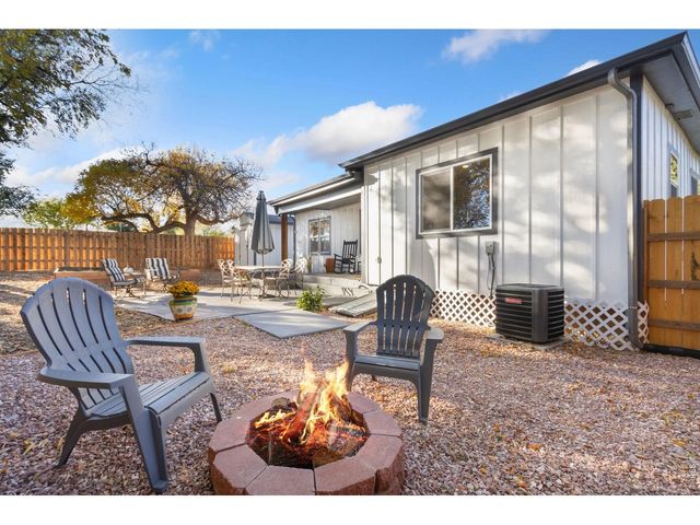 437 Clover Ln, Fort Collins, CO 80521