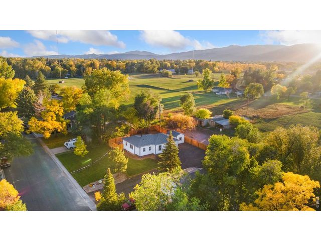 437 Clover Ln, Fort Collins, CO 80521