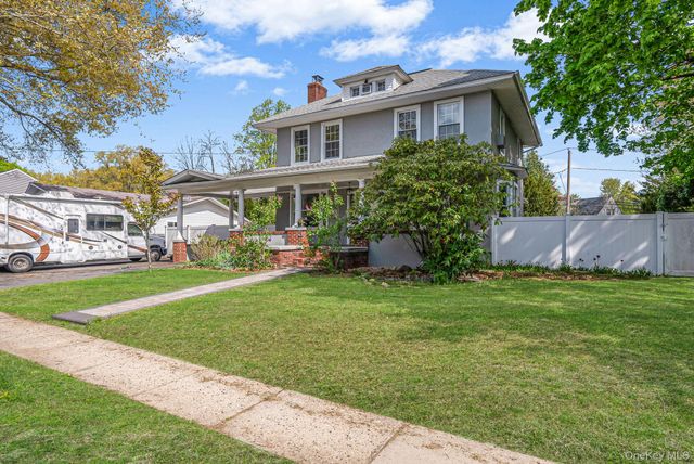 537 Livingston Street, Westbury, NY 11590
