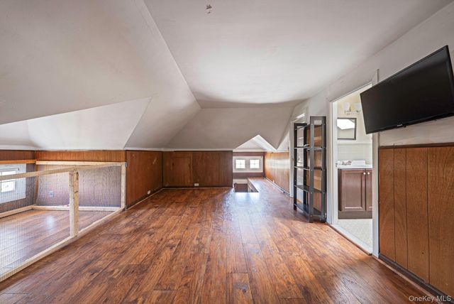 537 Livingston Street, Westbury, NY 11590