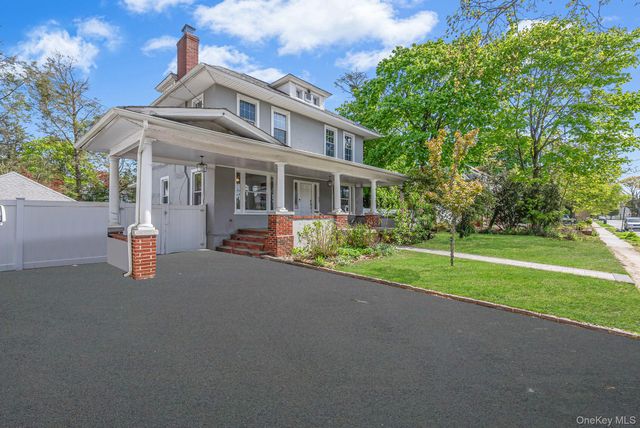 537 Livingston Street, Westbury, NY 11590