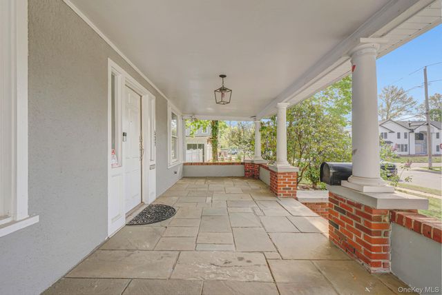 537 Livingston Street, Westbury, NY 11590